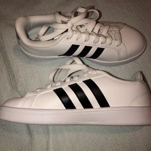 NWOT Adidas Women’s Cloudfoam Sneakers